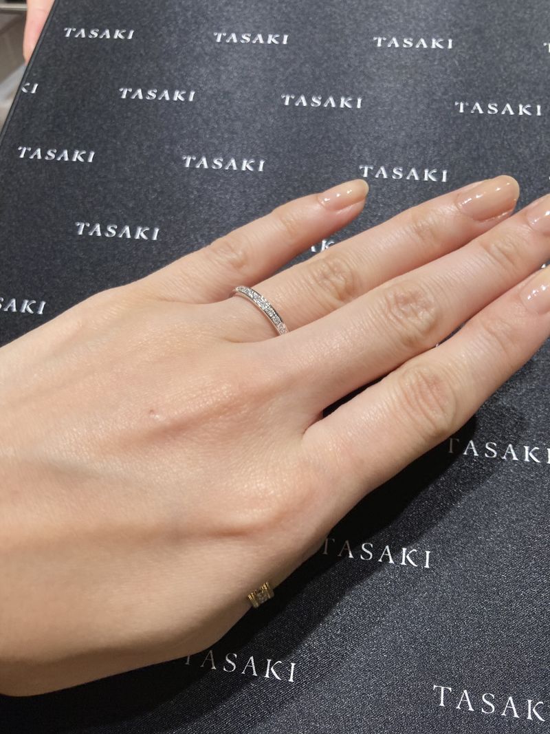 レール留めハーフエタニティリングを探しており、 エスペランザ パヴェ