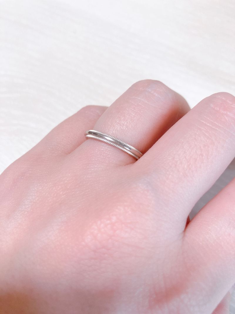 ティファニー　ミルグレイン　結婚指輪　刻印あり ミルグレイン ウェディング バンドリングの一粒ダイヤがあるものを選び