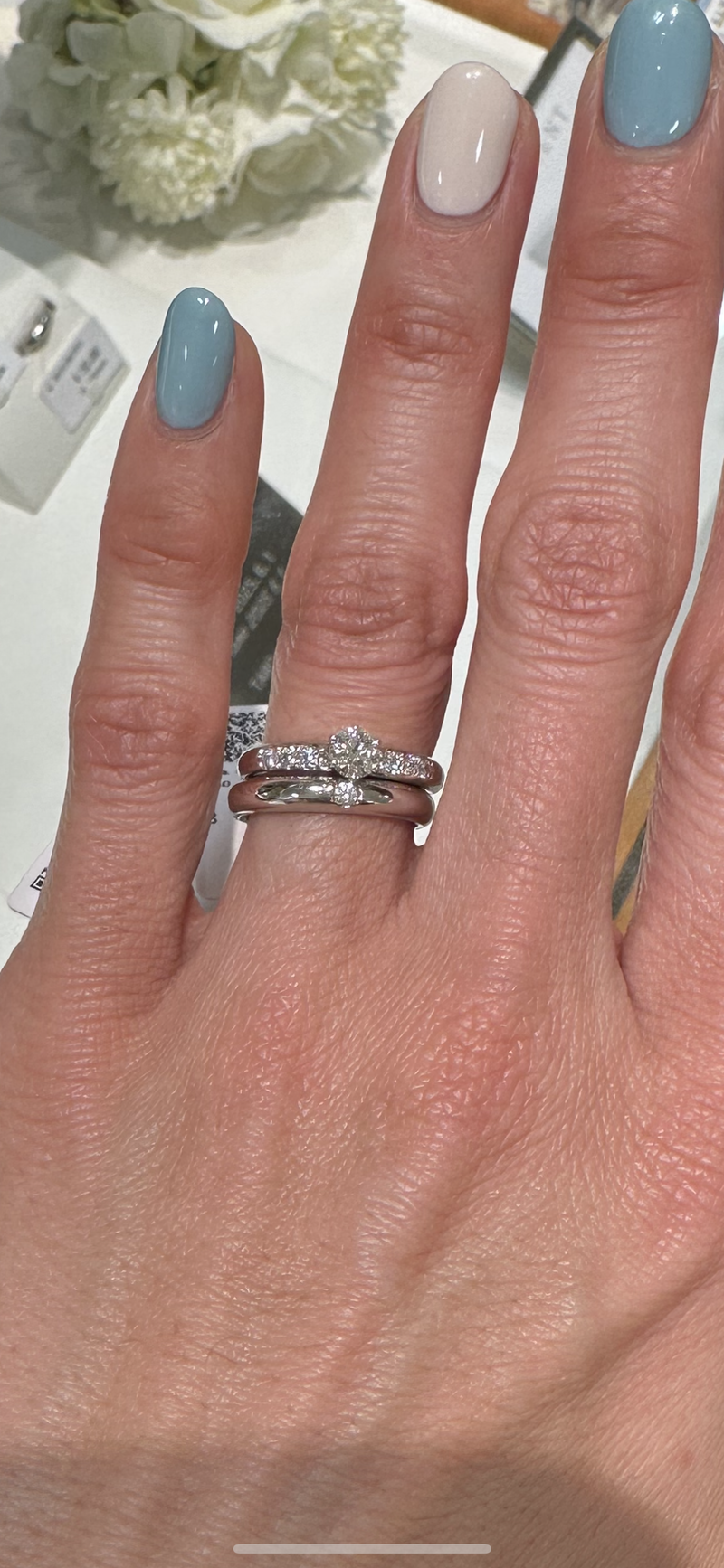 エンゲージ3ミリ程度、マリッジ3．1ミリの太めでコロンとしていて