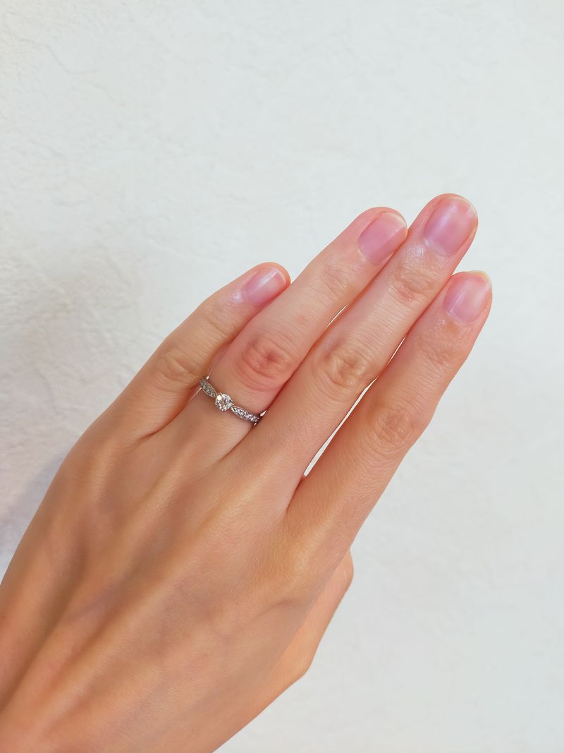 婚約指輪はティファニーと決めていた。さまざまなデザインの指輪を試着