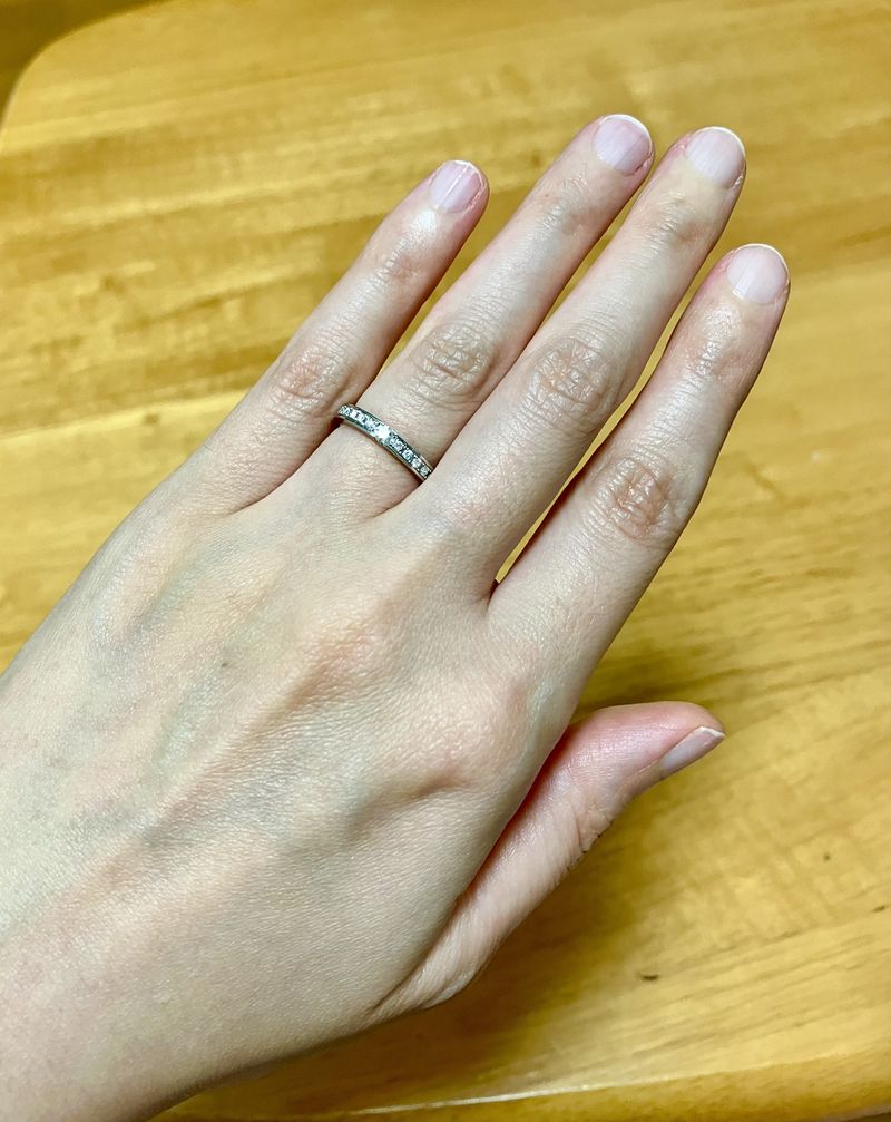 婚約指輪でハーフエタニティを探していたところ、結婚指輪の