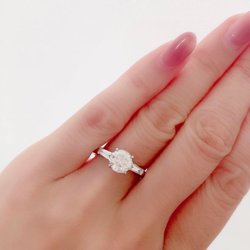 デザインと価格 アメリカの友人たちは2カラットくらいをつけているので