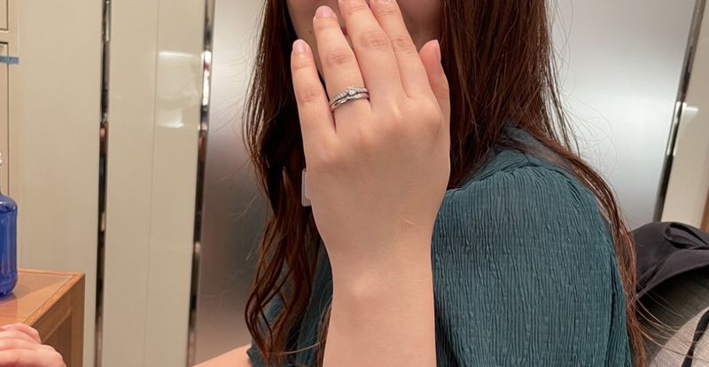 婚約指輪はハーモニー、結婚指輪はウェディングバンドリング2.5mmです