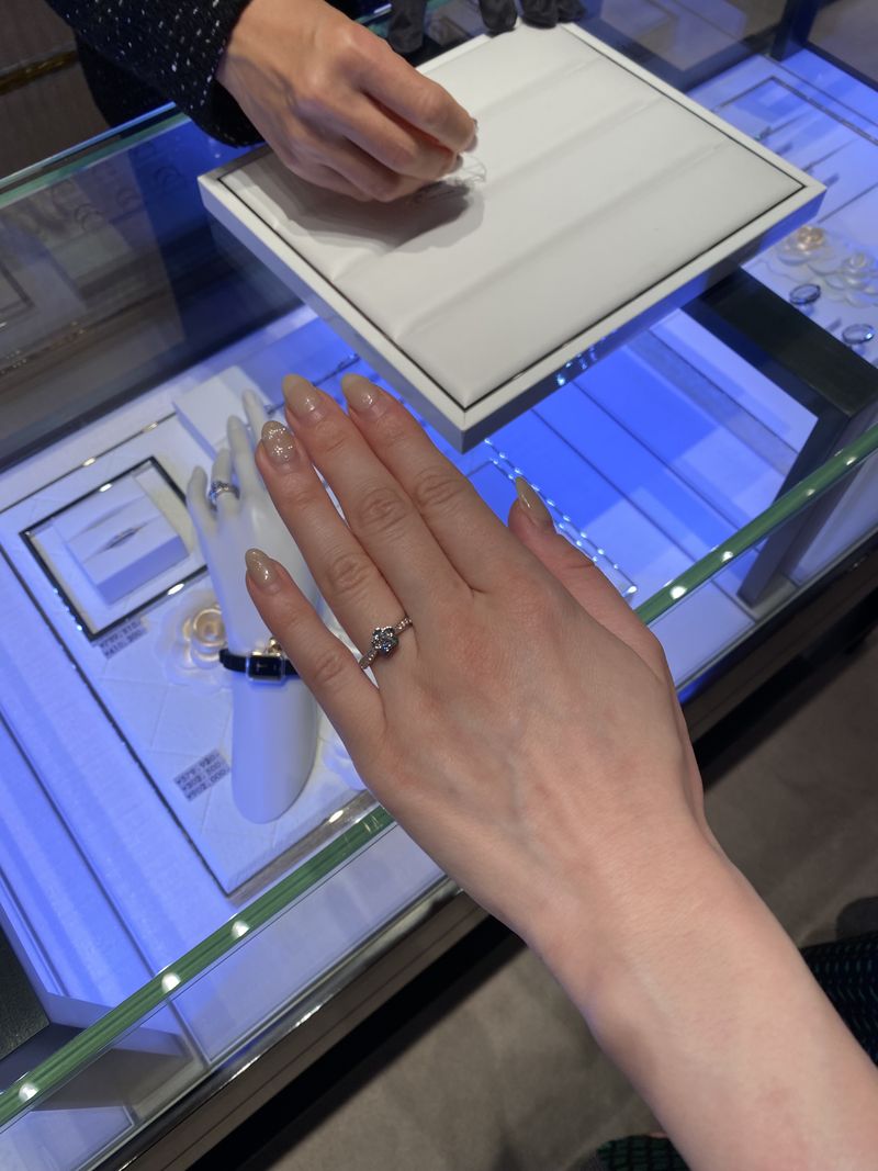 CHANELのカメリア、とっても可愛いかったです。大人の可愛さ、という