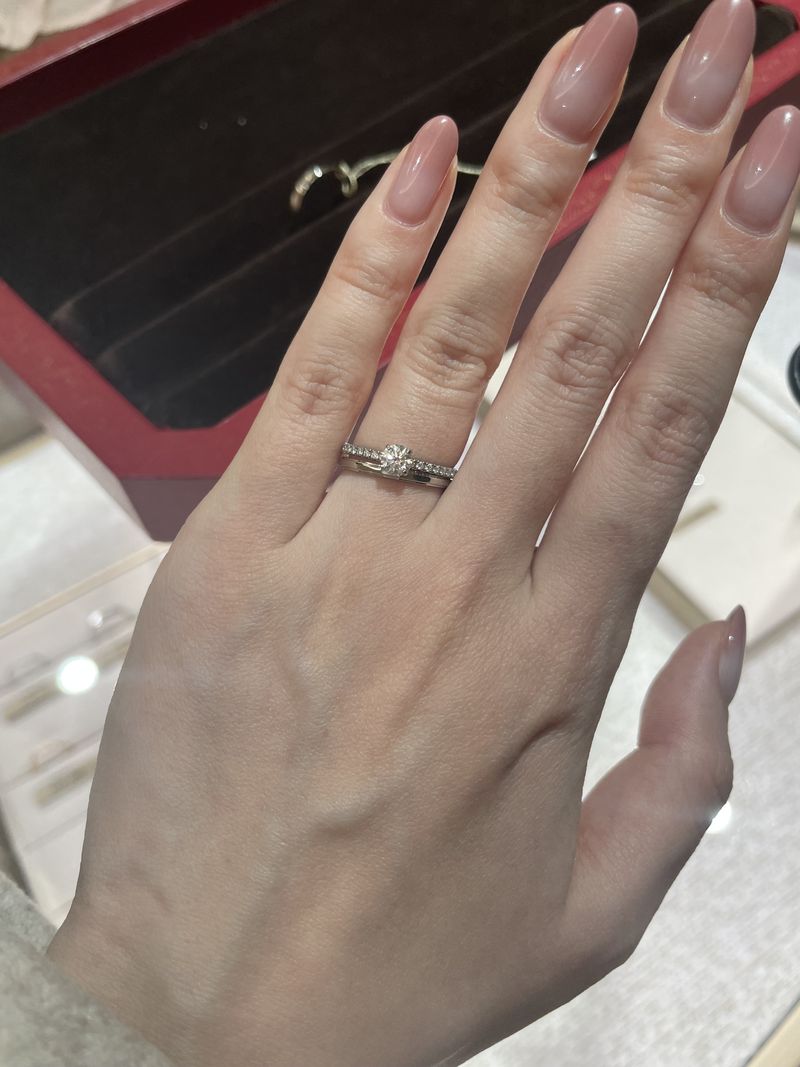カルティエ　結婚指輪　婚約指輪 細くて、華奢な指でもとてもキレイでした。また婚約指輪(カルティエ