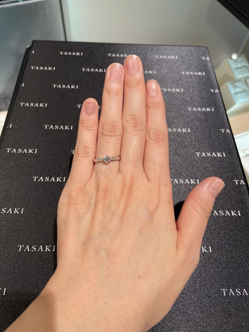 6、7件ほど回って決めました。ダイヤやプラチナなど、クオリティと価格