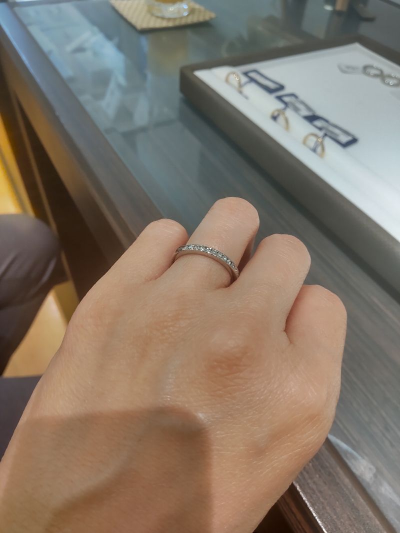 DGR-01367」プラチナのハーフエタニティリングです。 厚みがしっかりと