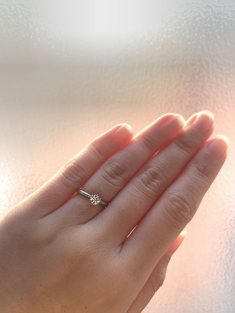 軽くて付け心地がすっごく良いです！ 元々婚約指輪はゴージャスなもの