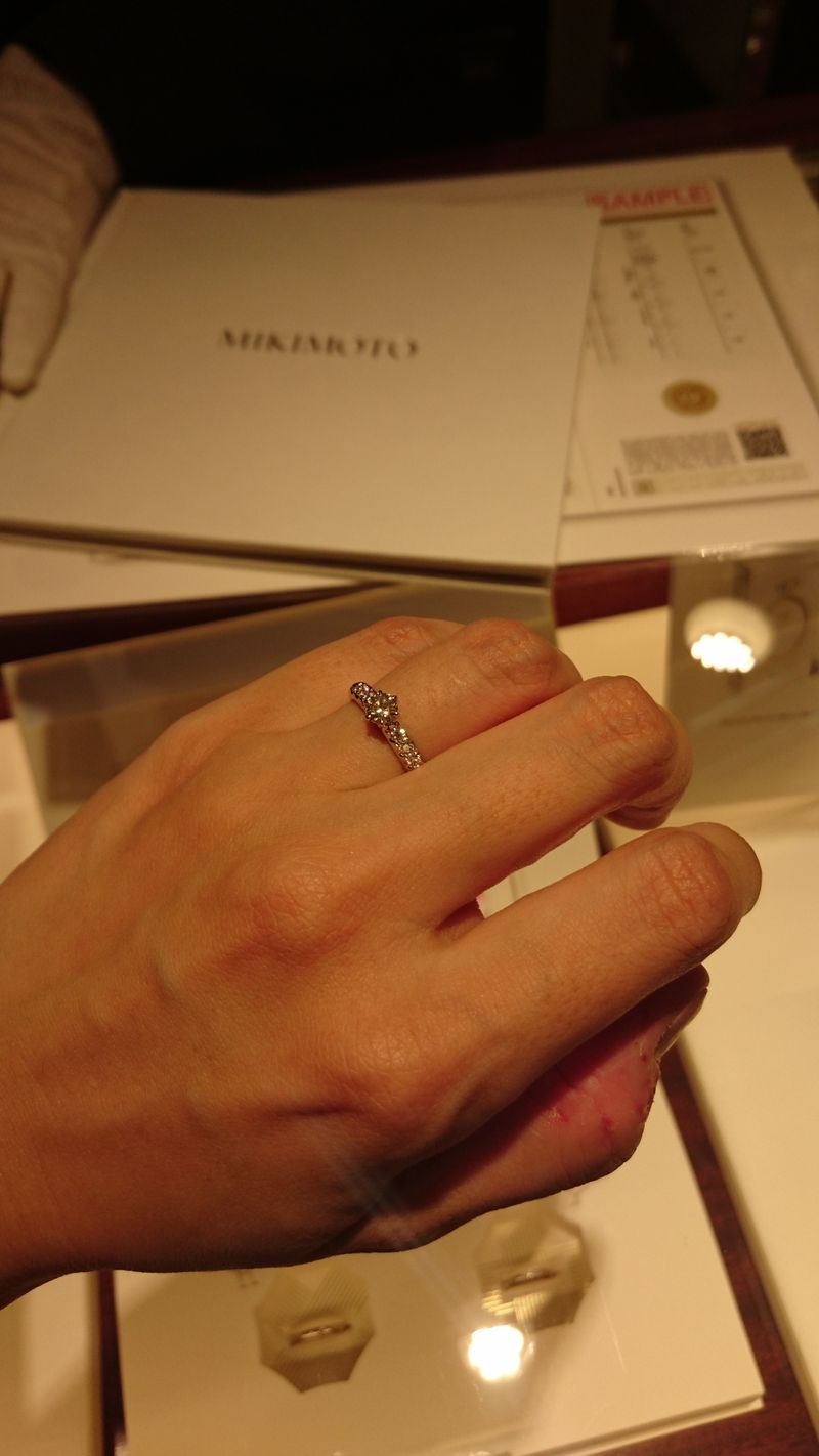 サイドメレがごろっと大きく、地金にもしっかりとした太さがあるので