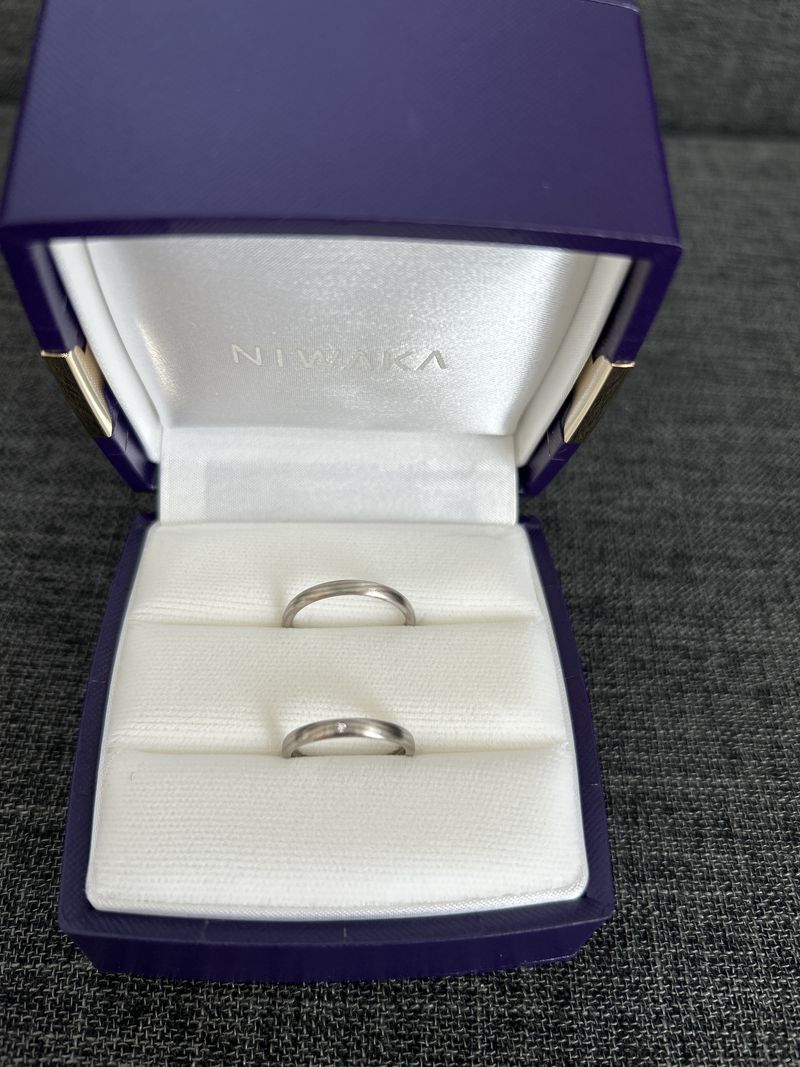 キラキラしすぎない、落ち着いた雰囲気の指輪を探している方におすすめ