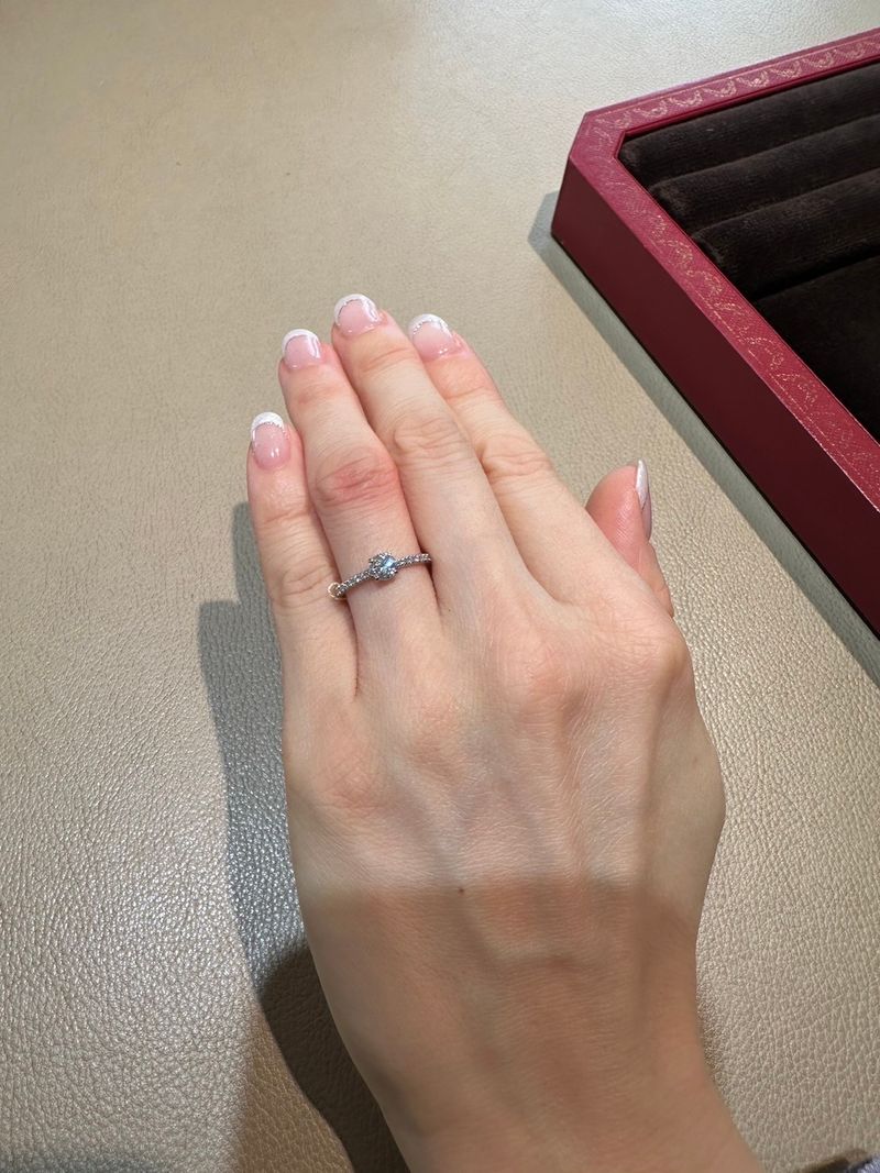 いずれ結婚指輪との重ね付けをしたいと思っており、アームが細い