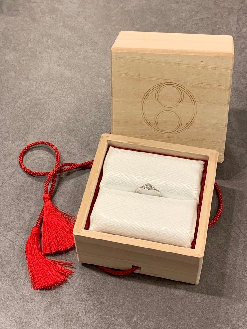 さくらダイヤモンドというダイヤの中に桜が見えるのがすごく特徴的で