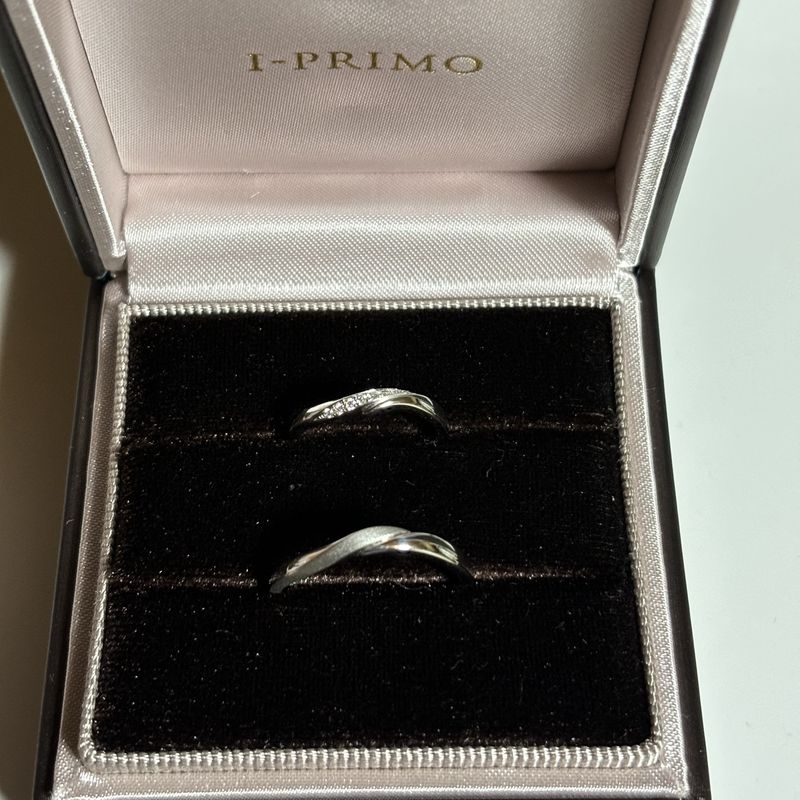 婚約指輪はキタルファで、結婚指輪はノクターナルと、種類が異なります