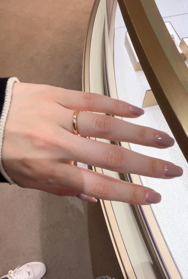 いちばんシンプルな1895リングのピンクゴールドを試着しました