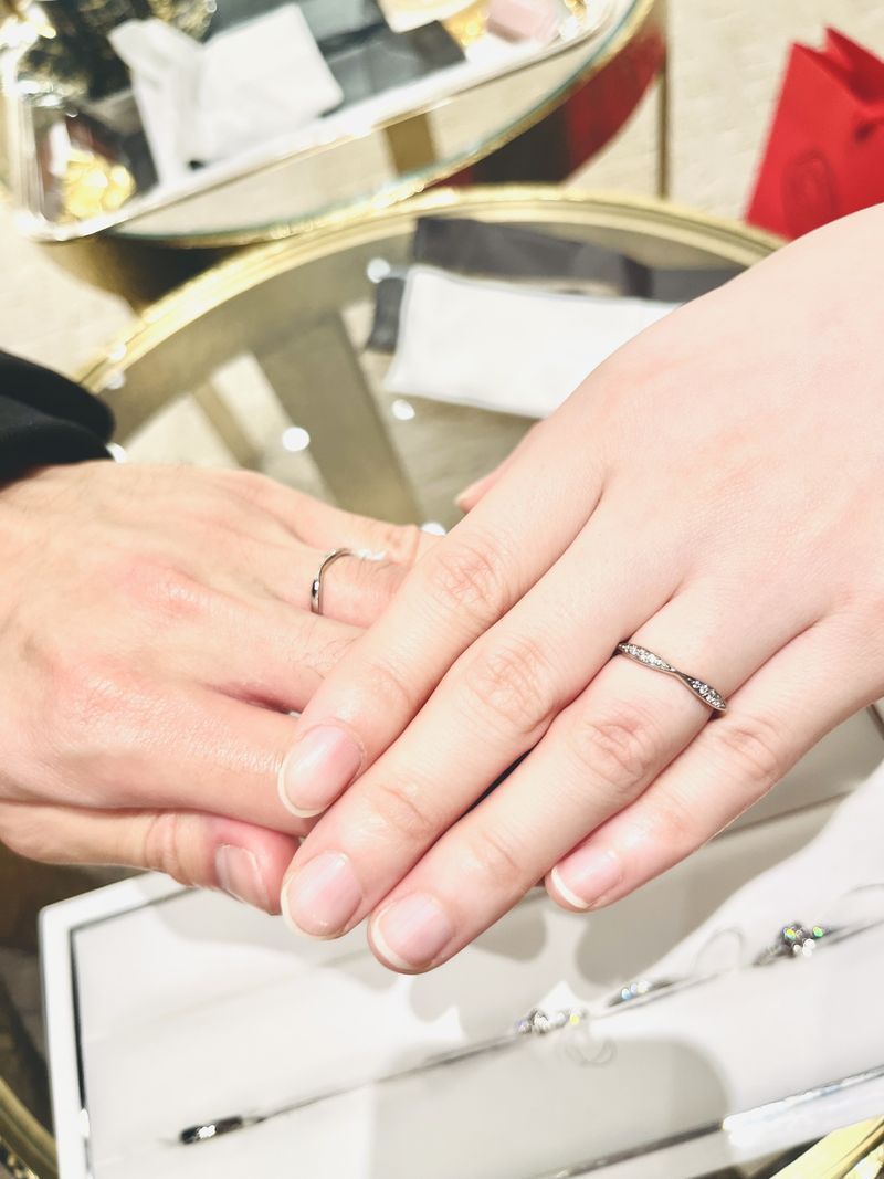 カメリアコレクションのハーフエタニティリングです。上から見るとお花