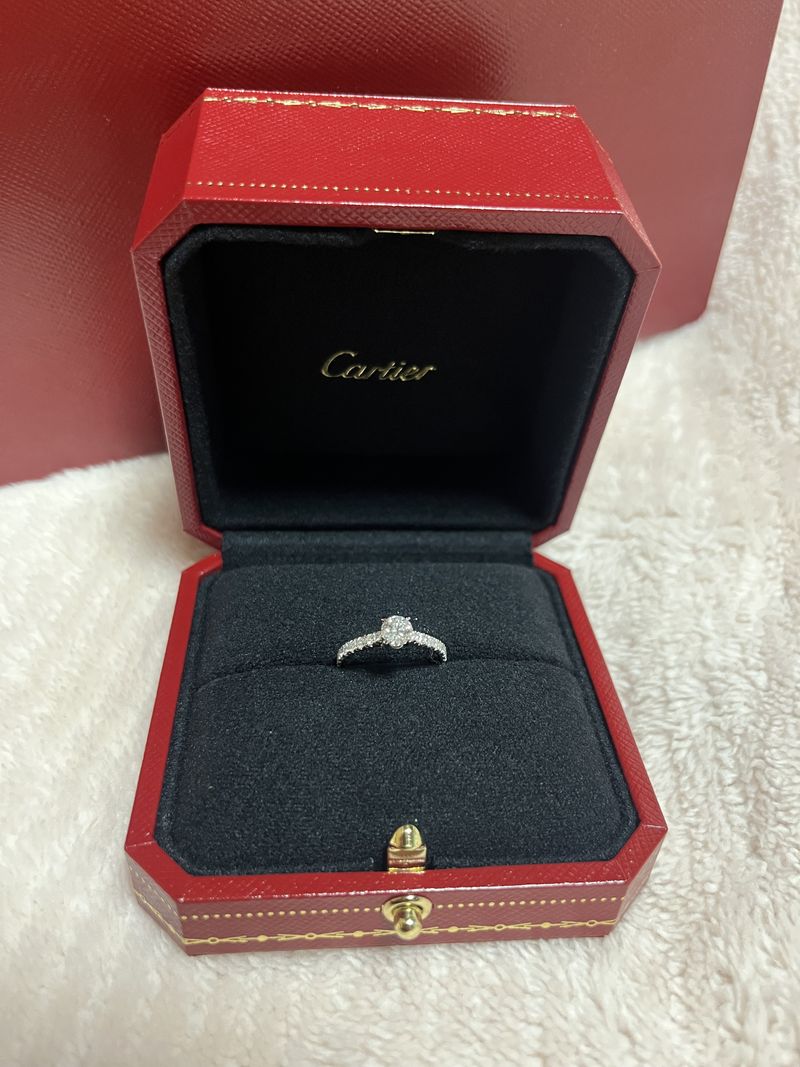 エタンセルドゥカルティエが第一候補でしたが、店員さんの提案でこちら