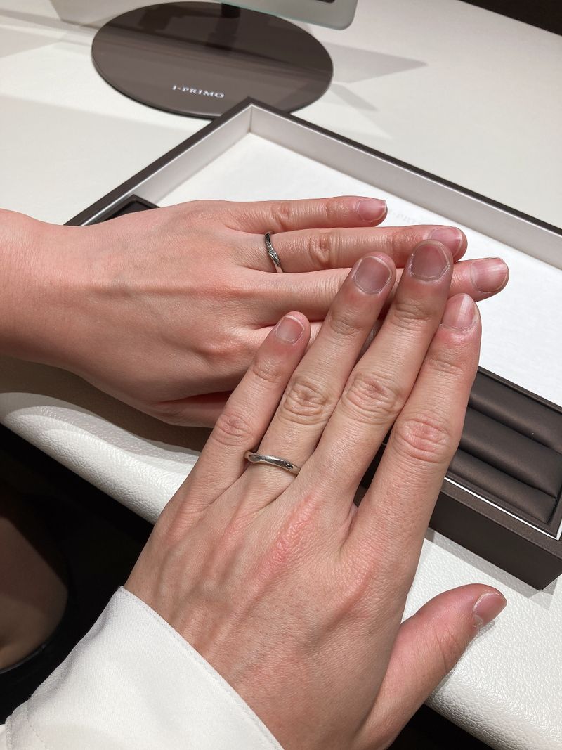 新婦の方には7つのダイヤモンド、新郎の方には1つのダイヤモンドが埋め