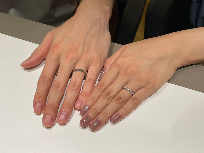 2人でお揃いのもので、デランシーという指輪です。 女性の方が