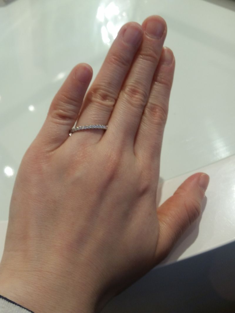 フォーエバーマーク　ハーフエタニティ　プラチナリング　天然ダイヤモンド シンプルなハーフエタニティリングを探していたので、紹介してもらい