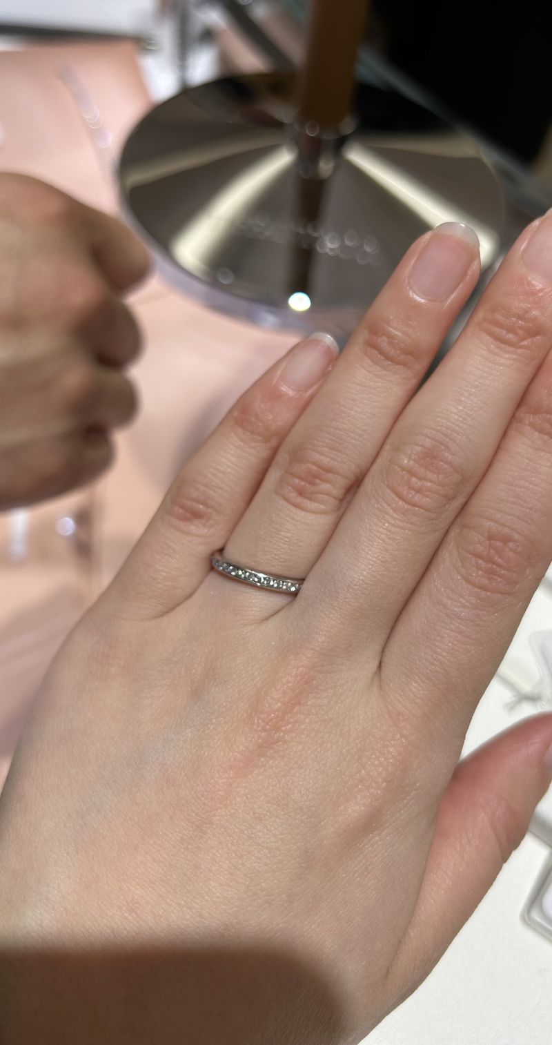 ティファニー　Tiffany ハーフエタニティ　リング　8号　ダイヤ Tiffanyのハーフエタニティにはダイヤ周りに縁ありと縁なしがありま