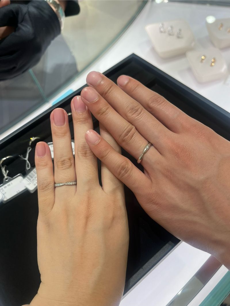 婚約指輪はなしで、毎日つけるものをハーフエタニティで、できれば