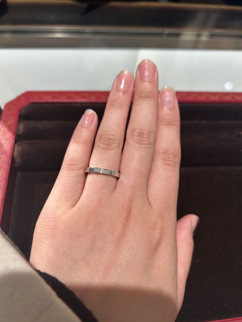 カルティエというブランドに憧れていたため試着させていただきました