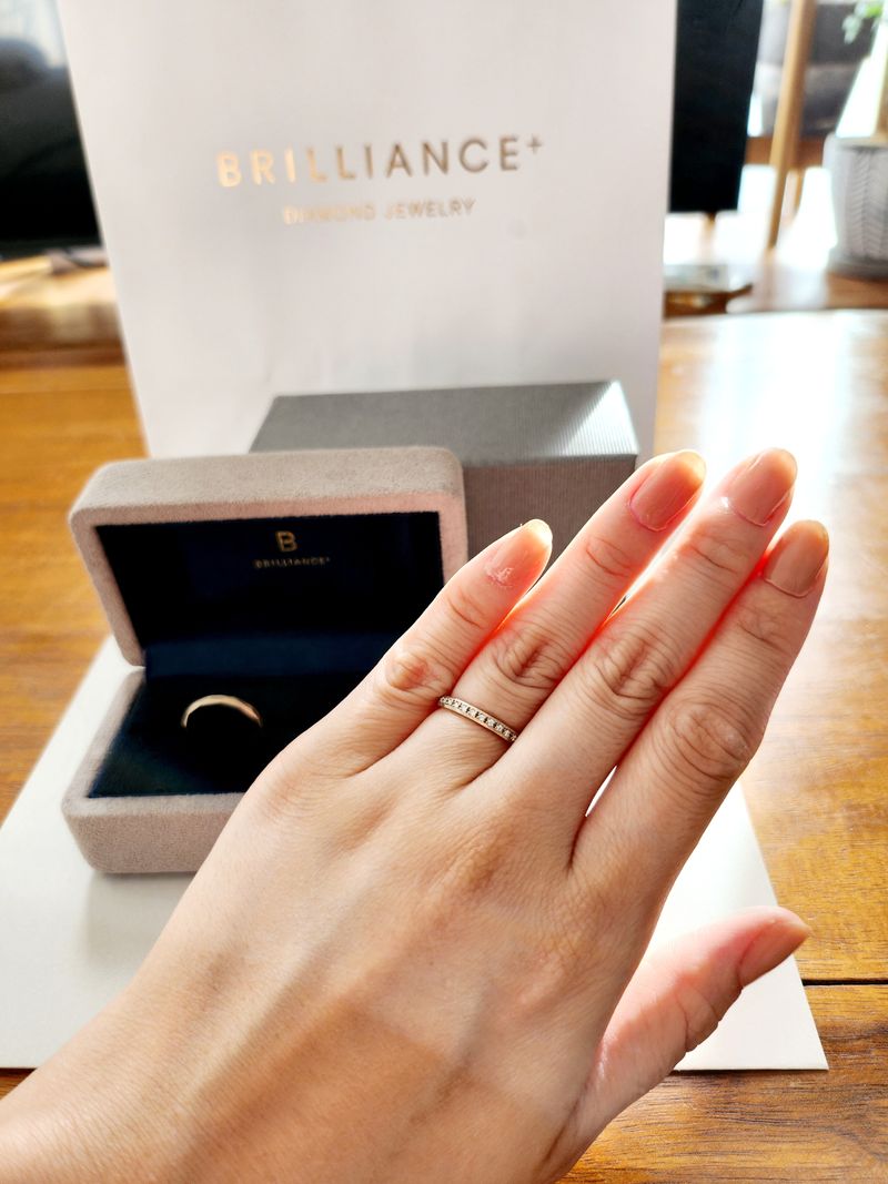 ヴィンテージ ダイヤモンドハーフエタニティリング【2ミリ幅】を選び