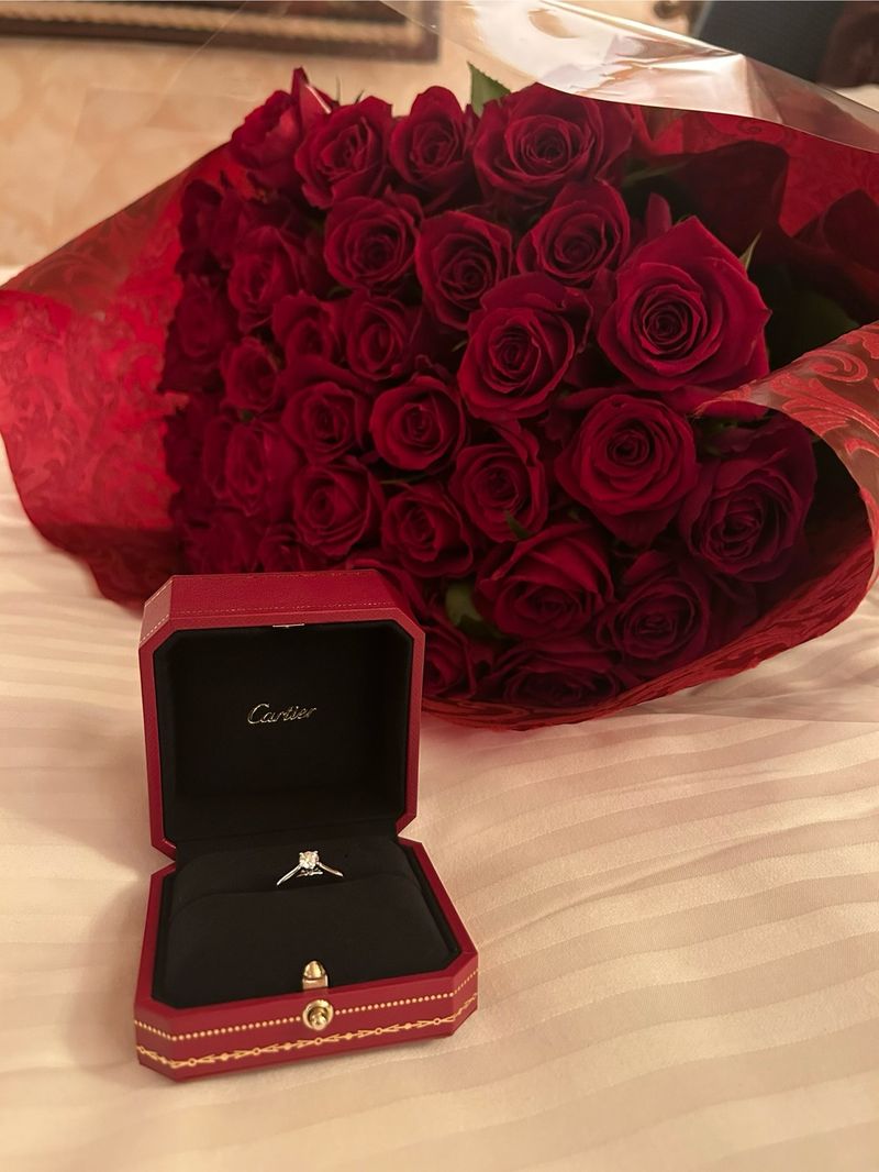 カルティエ　結婚指輪　婚約指輪 不動の人気 カルティエの婚約指輪・結婚指輪 その値段は？花嫁さまの