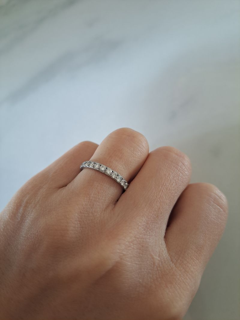 4°Cハーフエタニティダイヤモンドリング8号プラチナご褒美結婚指輪 プラチナのハーフエタニティのリングです。ストレートのシンプルな