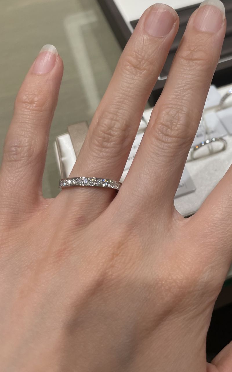 キラキラアイプリモ　婚約指輪　ダイヤモンドリング キラキラとダイヤモンドが輝くエタニティリングを試着しました