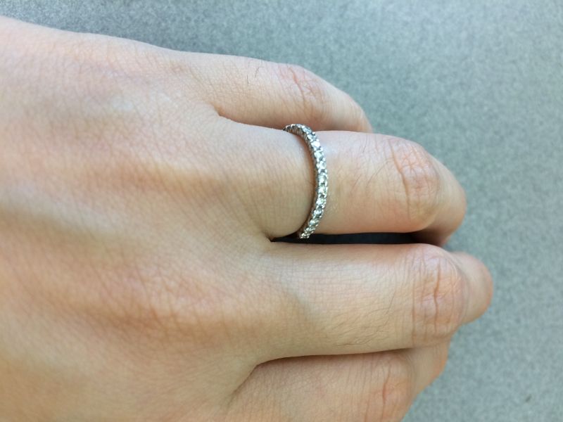 ハーフエタニティでさがしていました。婚約指輪もTASAKIさんのものを