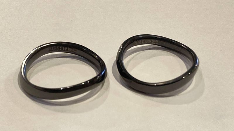 黒い金属と呼ばれているレアメタル 硬度が高く傷付きにくい上、手入れ