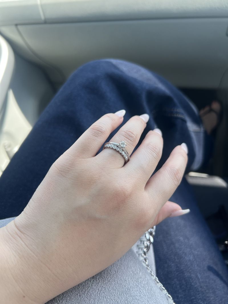 キラキラしたものが好きなのでダイヤモンドのハーフエタニティの結婚