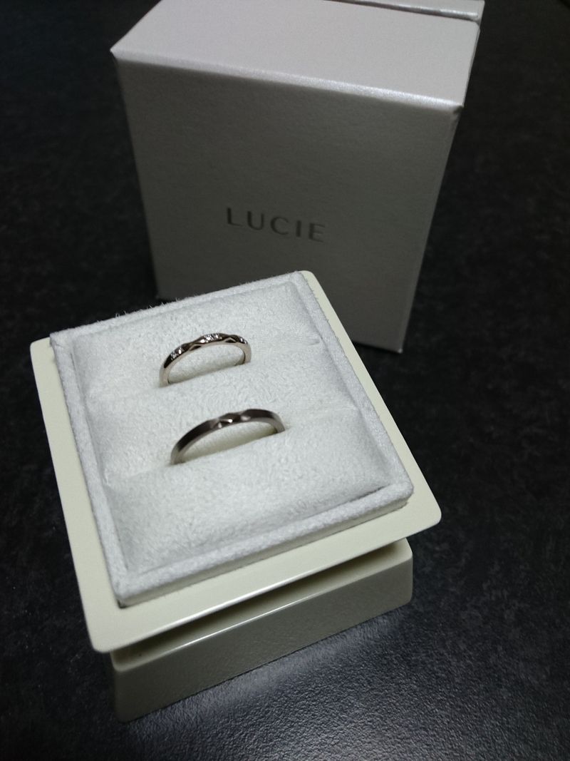 結婚指輪・婚約指輪ともにルシエで購入しました。もともとは同じ
