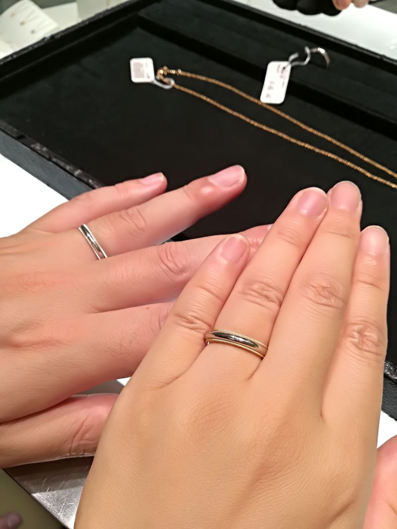 つけっぱなしにしたかったので、シンプルで飽きのこないデザインを探し