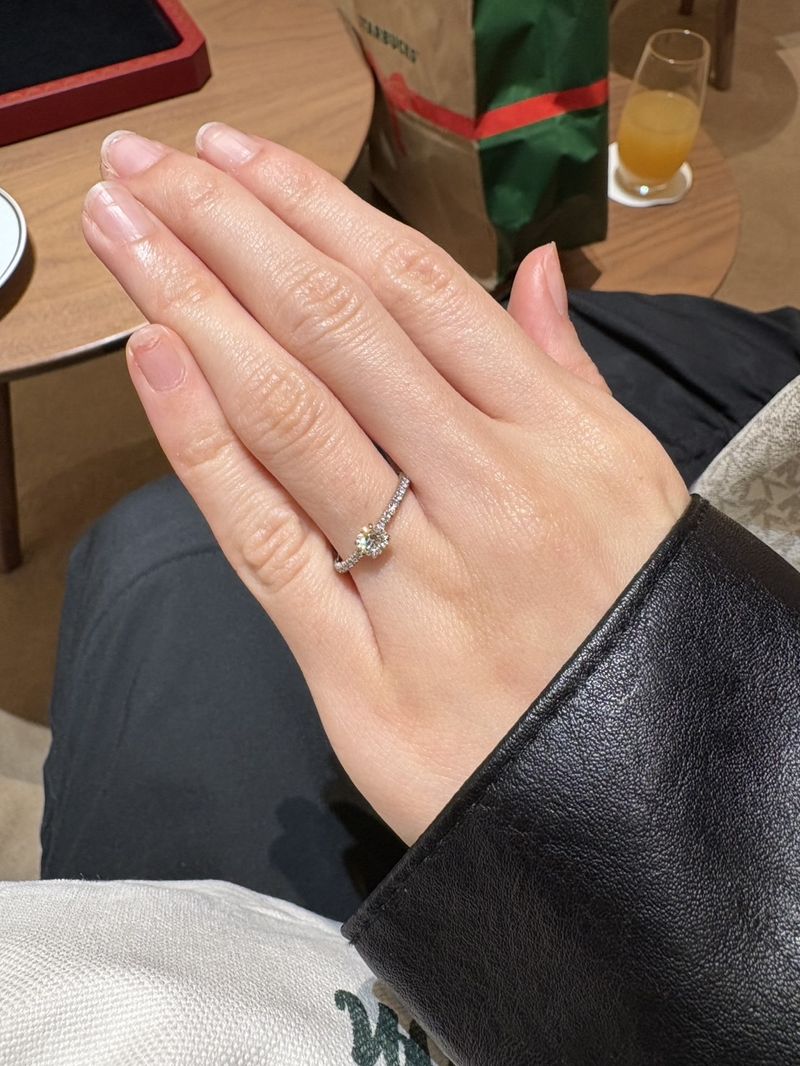 Cartier婚約指輪 ダイヤモンド カルティエの婚約指輪は、小さめのダイヤモンドが上品でとても