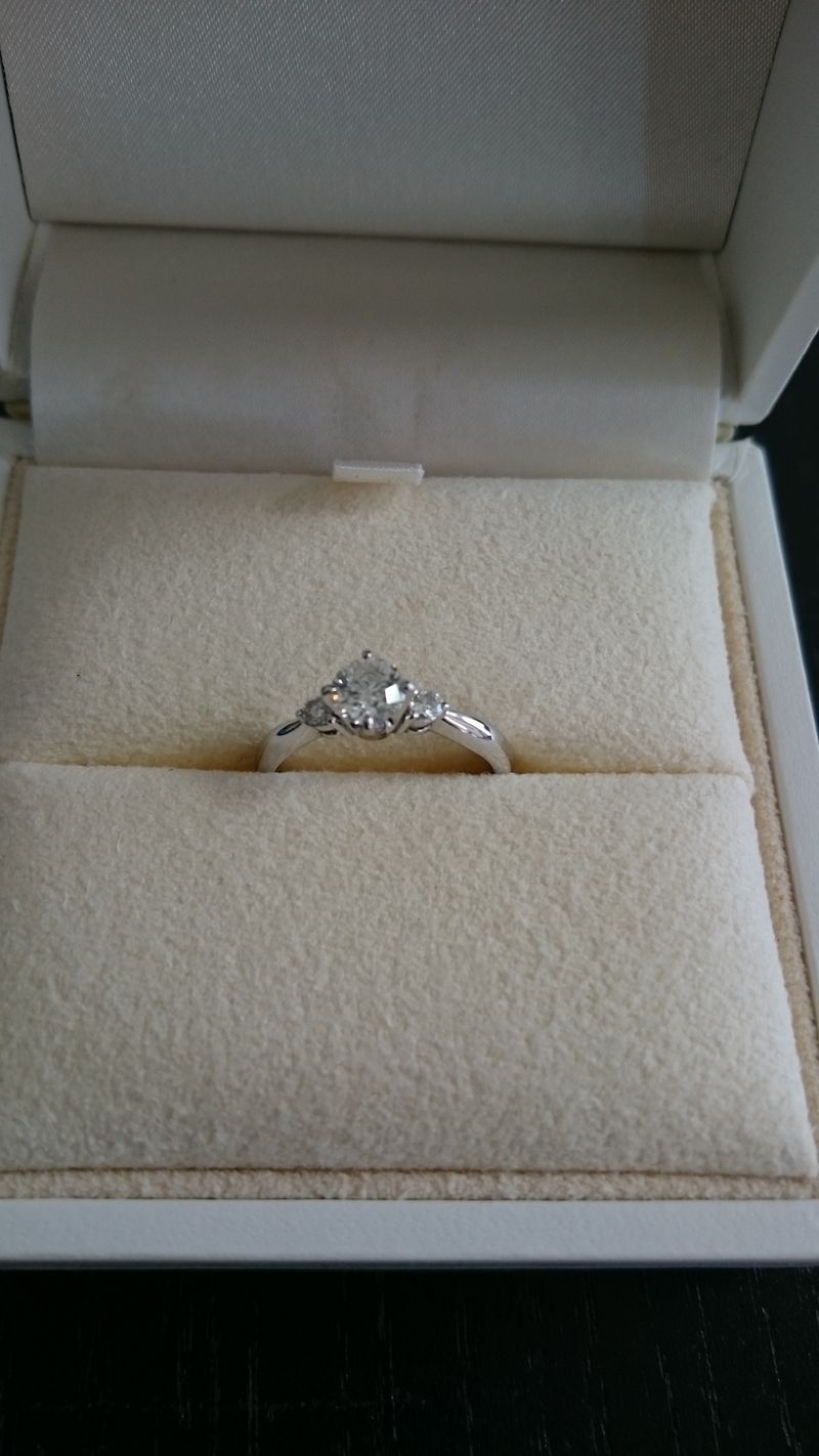 大丸神戸店で、様々なブランドへ行きました。 試着したときに、この