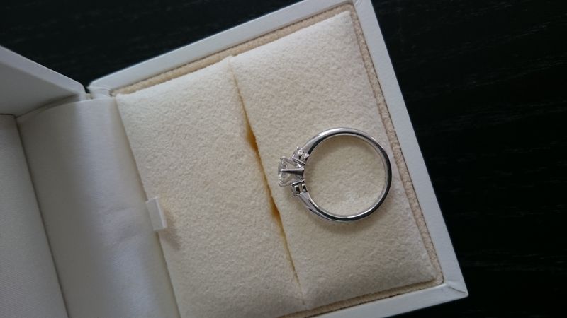 大丸神戸店で、様々なブランドへ行きました。 試着したときに、この