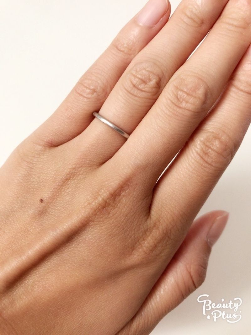 私はアーカーさんのアクセサリーが大好きで結婚指輪は絶対にアーカー