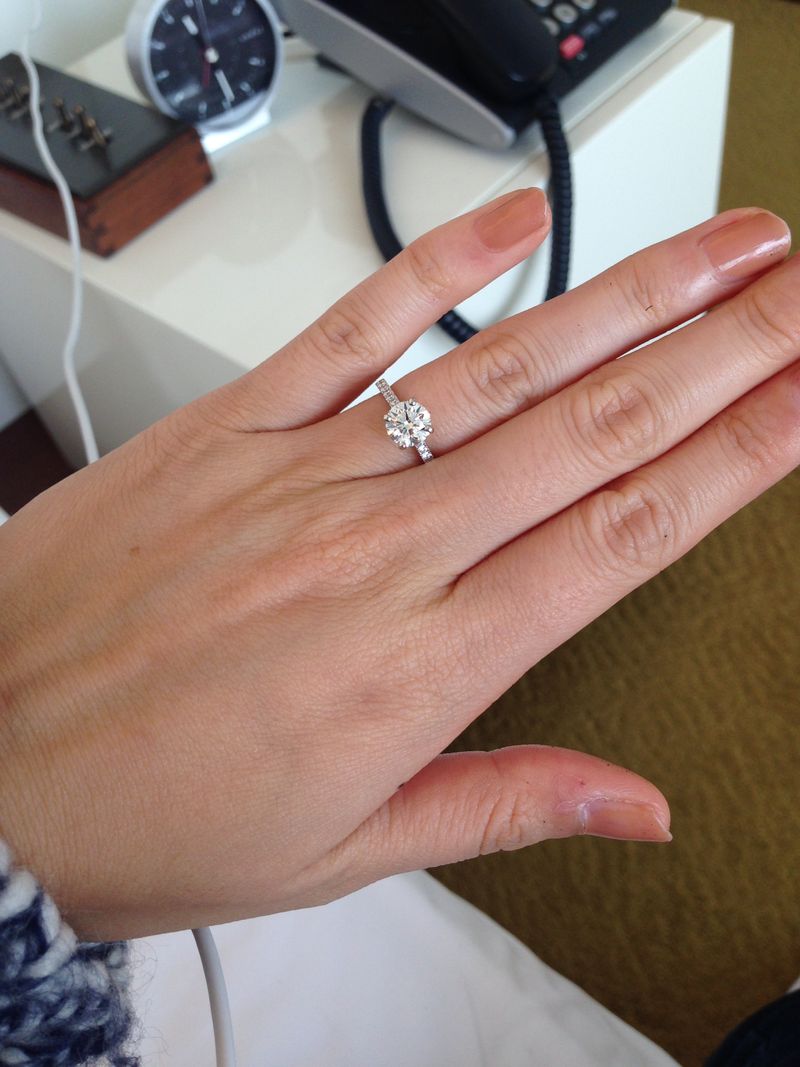 デビアスにて結婚指輪も購入しました。DB Classic Full Pave Band