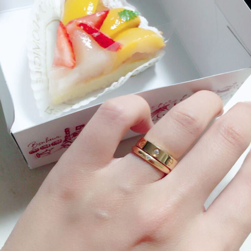 エンゲージリングはラブリング(ピンクゴールド)だったので、重ね付け