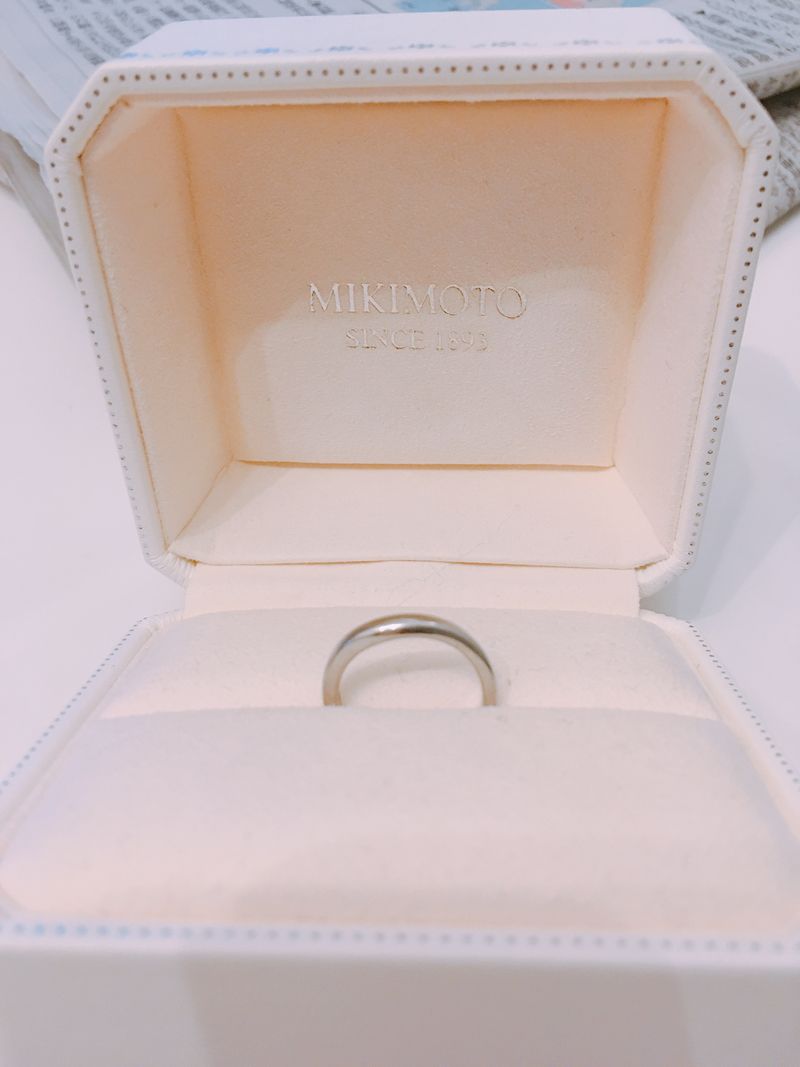 婚約指輪にダイヤが入っているので、結婚指輪は普段使いのできる