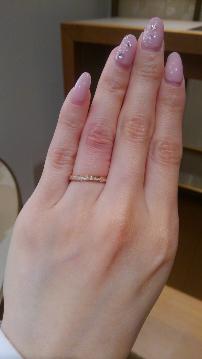 手持ちのアクセサリーがゴールド、ピンクゴールドばかりなので、相性の