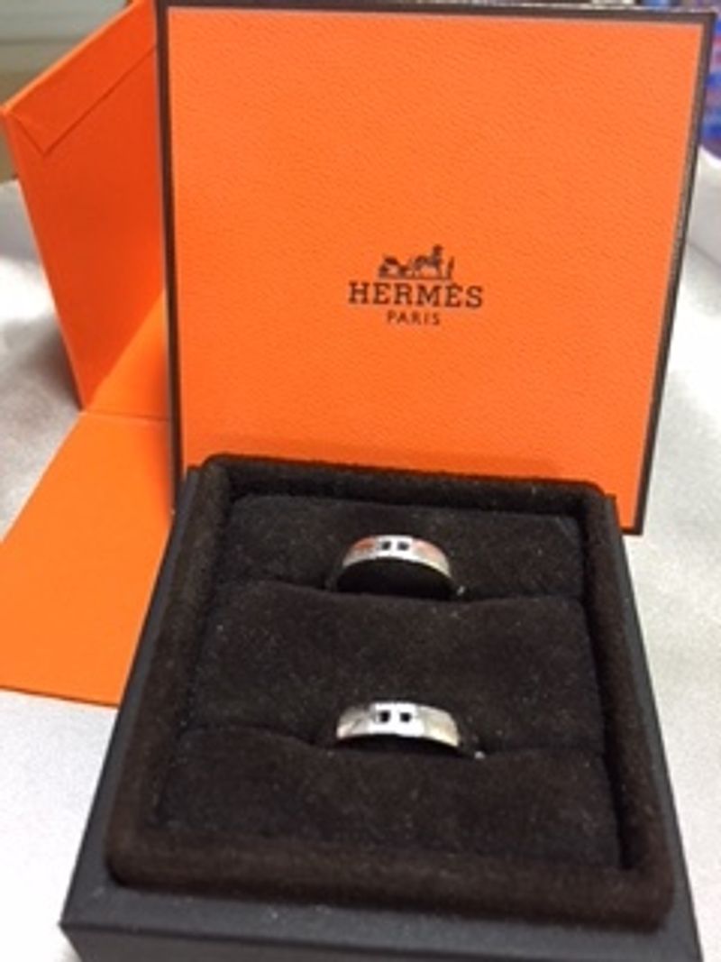 彼が、結婚指輪はあまりつけたくないと言っていましたが、エルメスの