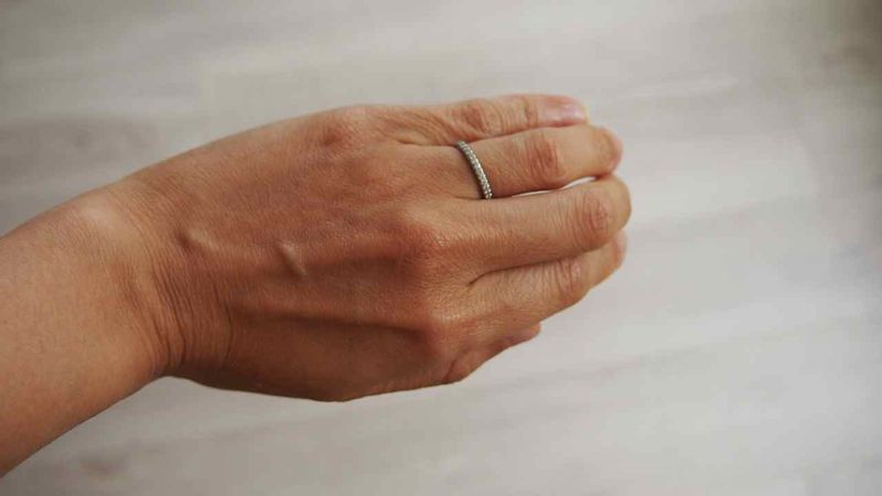 シンプルなバンドリングにするか、ハーフエタニティにするかで悩んだ