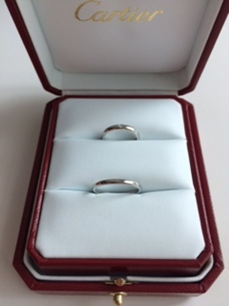 シンプル」「カルティエ」で結婚指輪を検討していたため、1895シリーズ