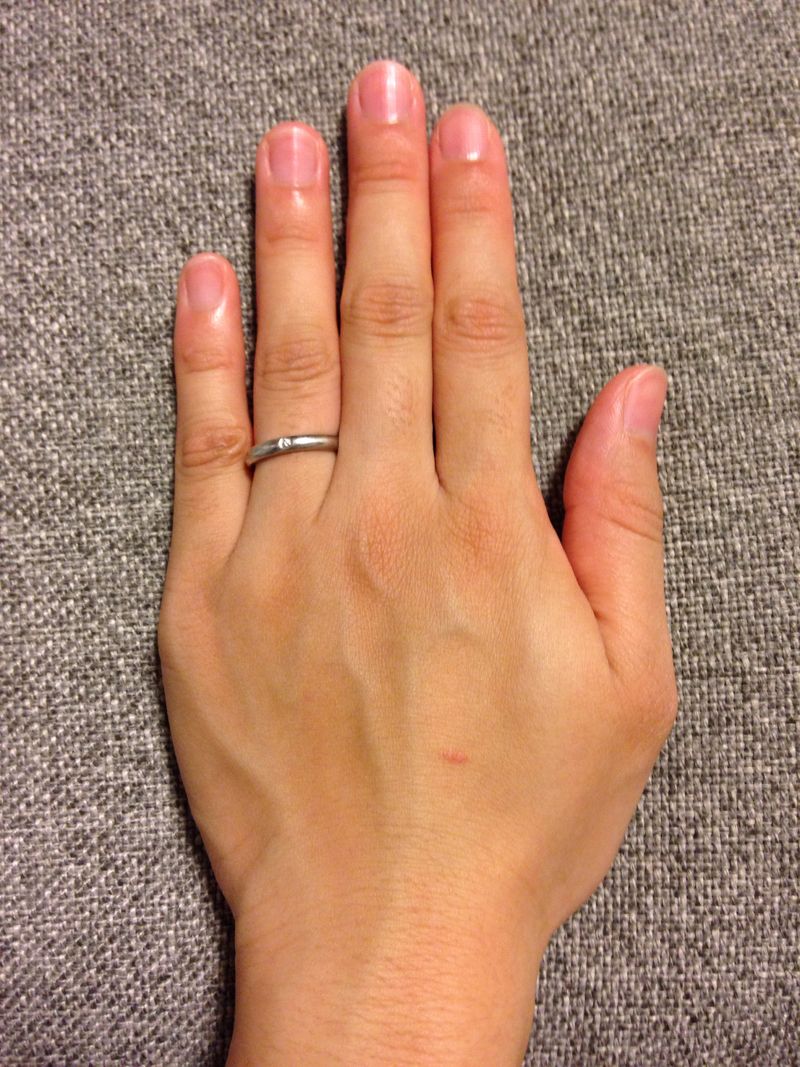 夫が私に内緒で購入してくれた婚約指輪がティファニーのダイヤモンドの