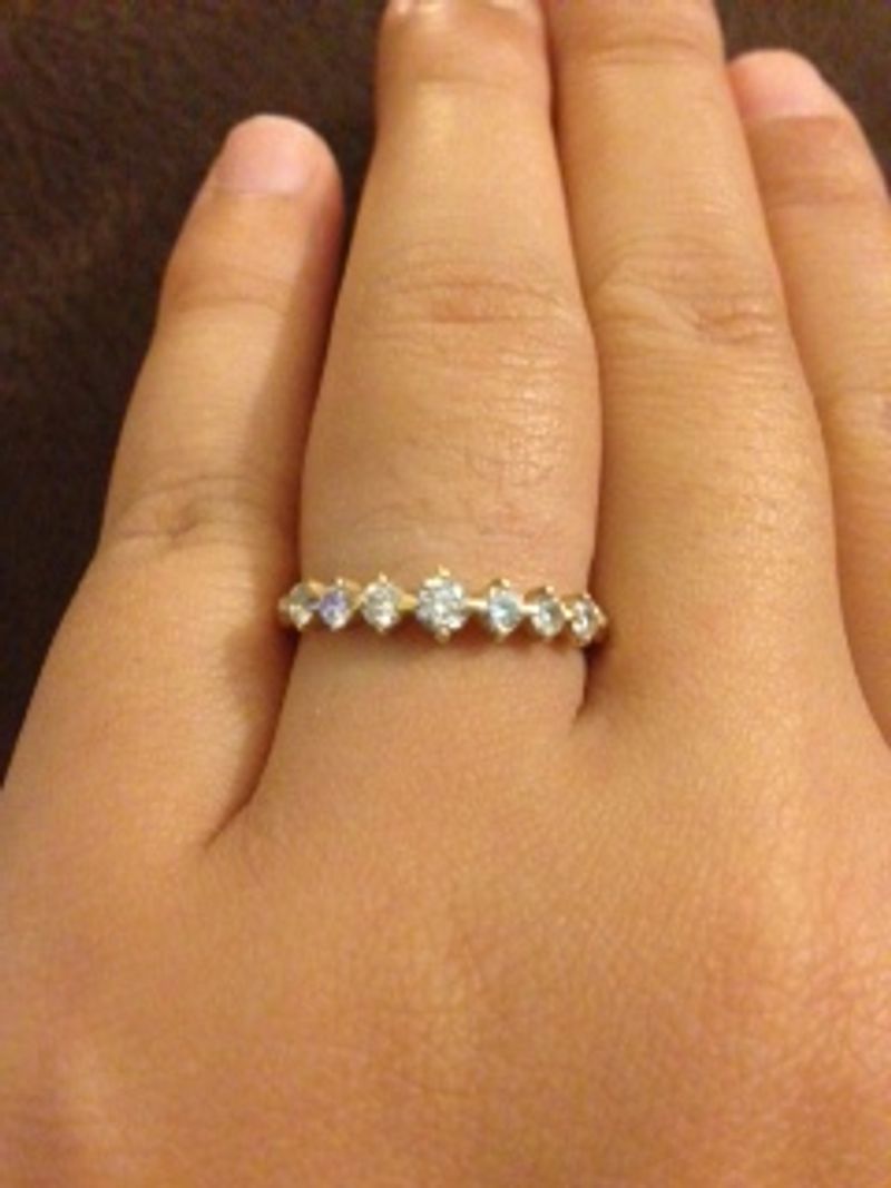 以前から欲しかったハーフエタニティのリングはどんなリングにも合わせ