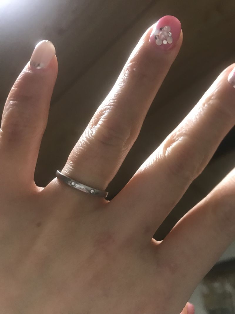 最初三つくらいブランドで悩みました！はめてみると自分の指にしっくり