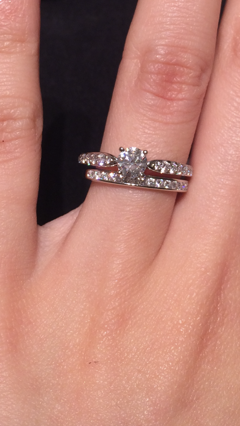 エンゲージと重ね付けしたかったので、二本でもバランスがいいもの、一